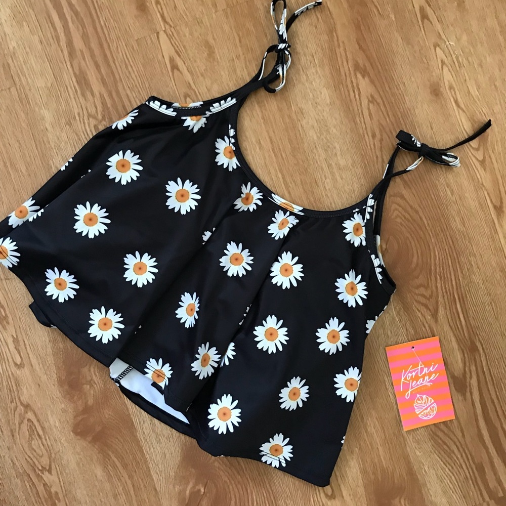 Medium Kortni Jeane swing top NWT